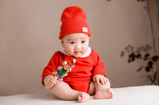 包生男孩正规公司3个月宝宝翻身